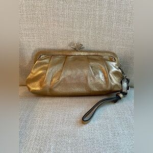 MAKE AN OFFER Coach Kisslock Gold Wristlet